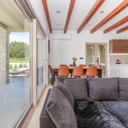 3 Bedroom Awesome In *