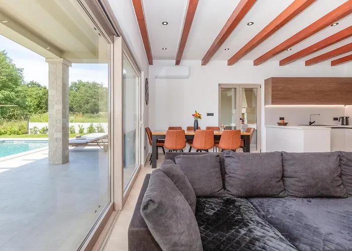 3 Bedroom Awesome In *