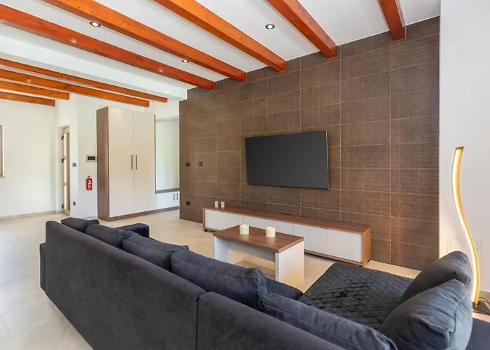 Feriehus 3 Bedroom Awesome In Nedeščina