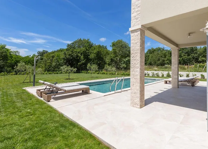 Feriehus 3 Bedroom Awesome In Nedeščina